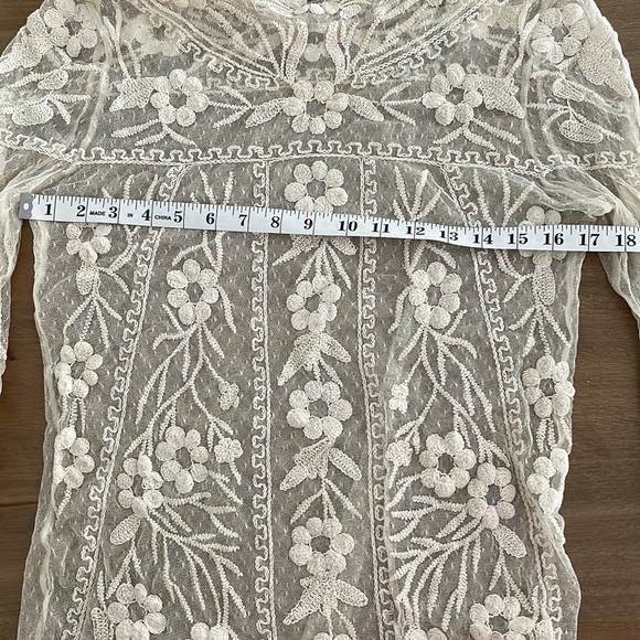 Lace top - Picture 3 of 4